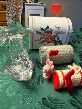 Mail boxes glass 24% crystal eagle figure & bunny random bundle